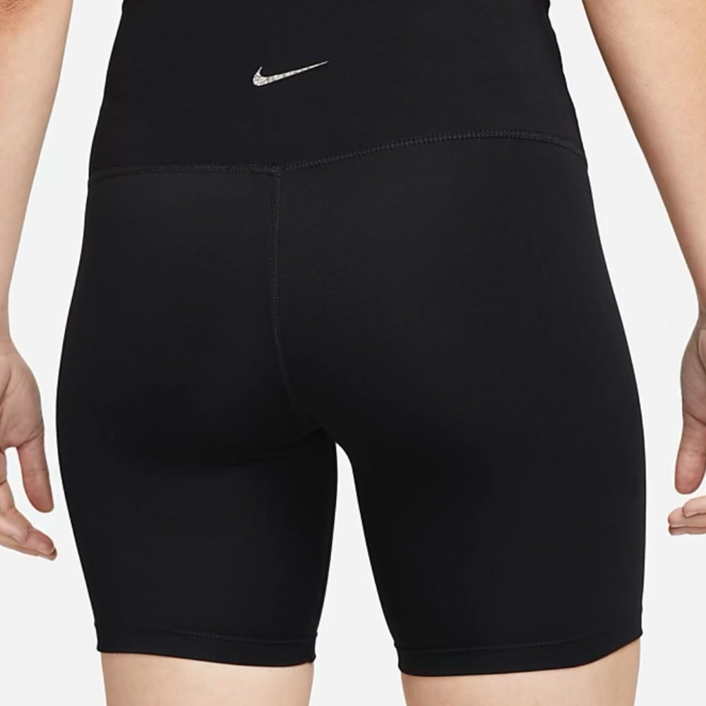 Black 🖤 Nike Yoga 7” Short 🖤 Size Small 🖤 Nike Yoga Women’s 7” Short